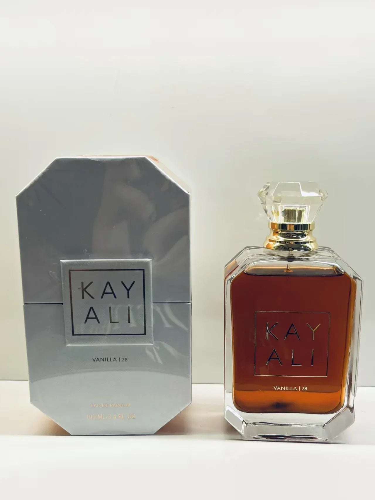 Elegant Women’s Perfume 100ml Alluring Fruity Floral Scent with Warm Woody Base for A Long-Lasting Romantic Impression
