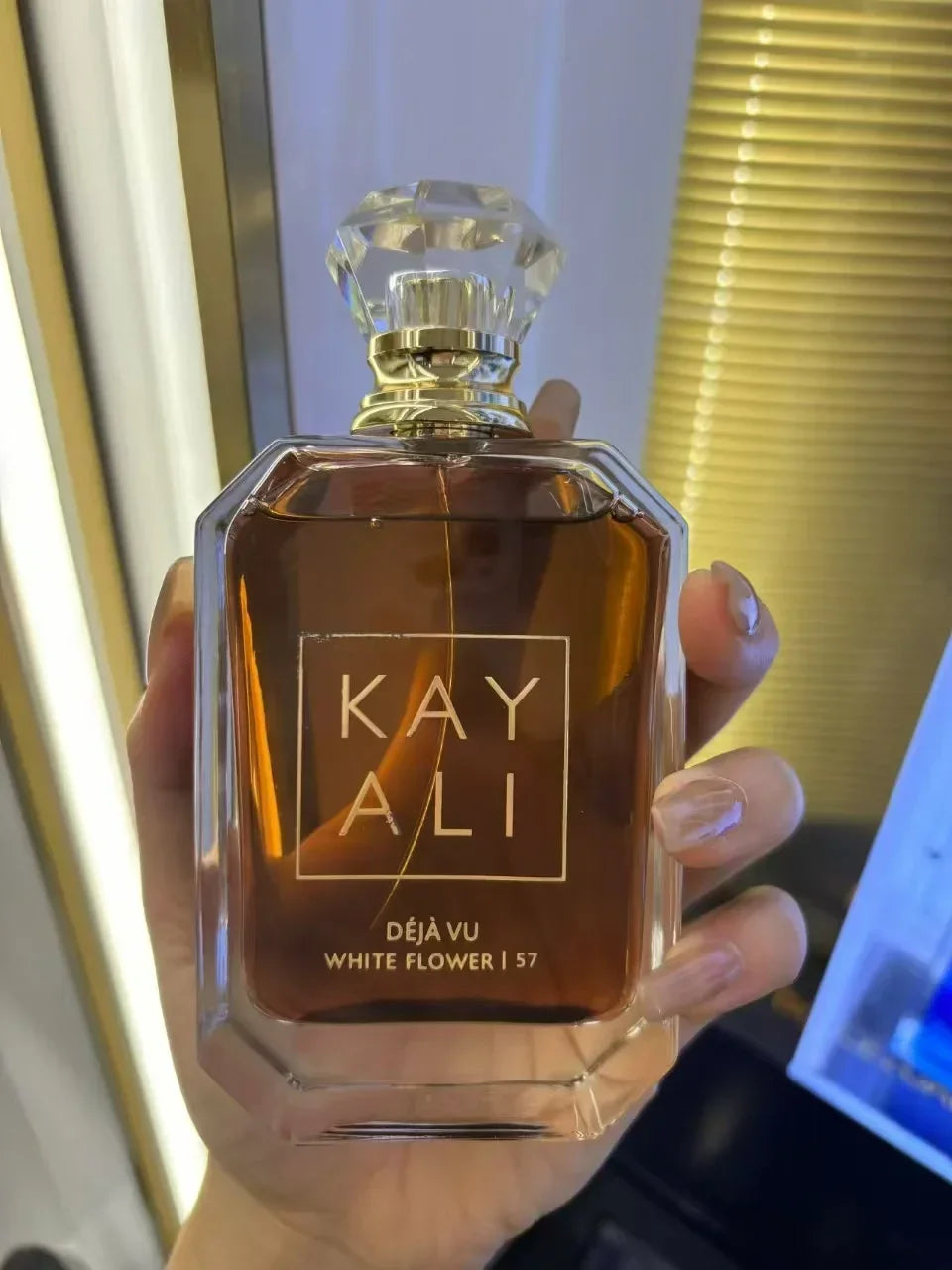 Elegant Women’s Perfume 100ml Alluring Fruity Floral Scent with Warm Woody Base for A Long-Lasting Romantic Impression